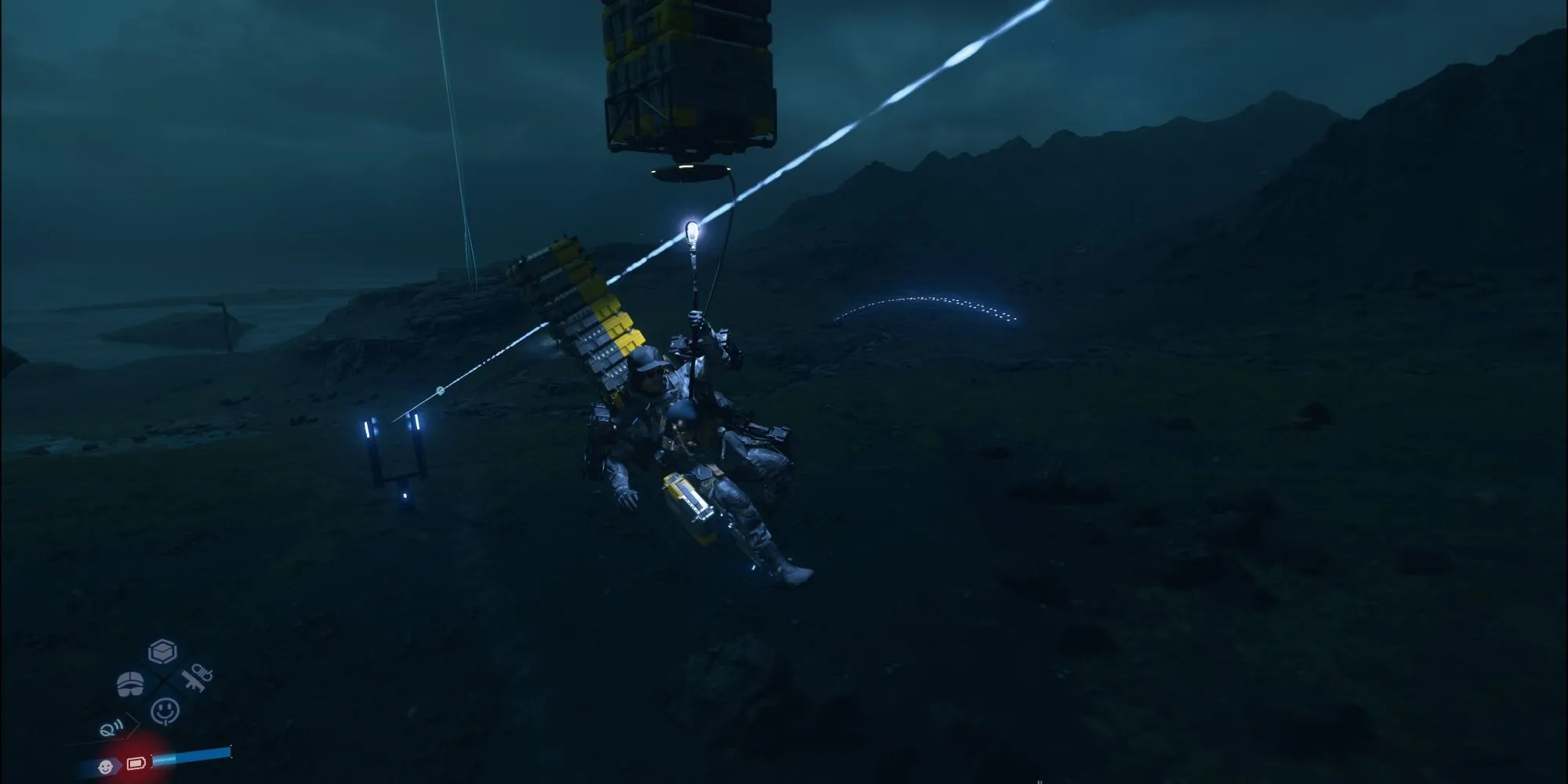 Sam Bridges đang sử dụng một thiết bị để quét môi trường xung quanh trong Death Stranding 2, với cảnh quan rộng lớn phía sau.